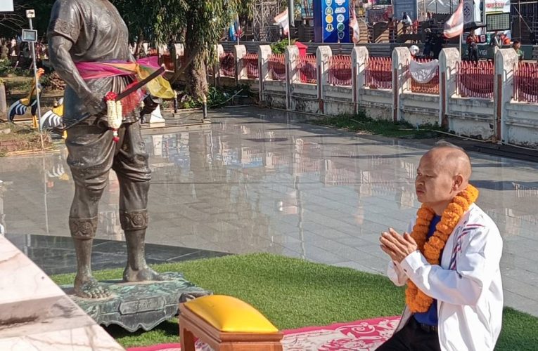 ผู้สมัครพรรคร่วมไทยสร้างชาติได้ฤกษ์ไหว้ท่านพ่อพระยาพิชัย