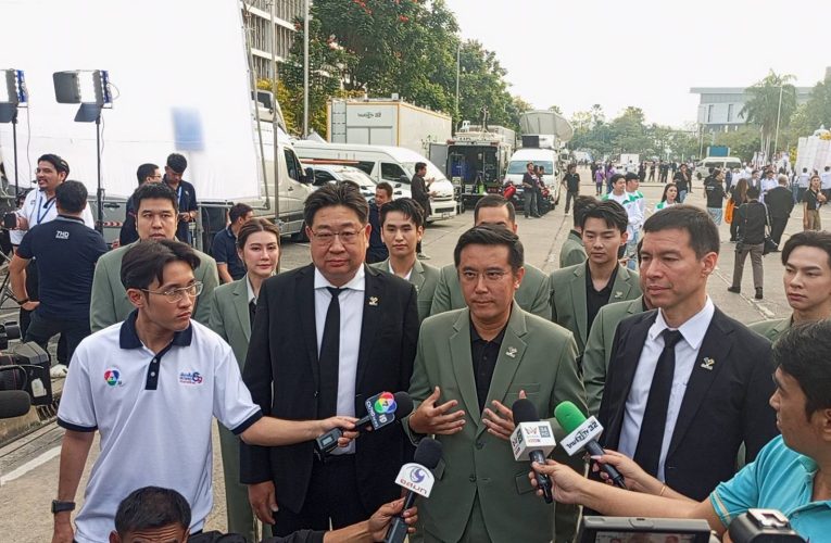 สิงห์บุรี / คุณแม่ภรณี ธนาคมานุสรณ์ นำชาวสิงห์บุรีให้กำลังใจ “ชัยวุฒิ ธนาคมานุสรณ์” สมัคร ส.ส.บัญชีรายชื่อ พรรครักชาติ