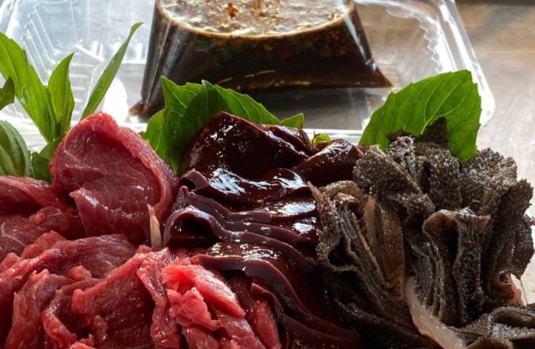 สกลนคร ทุกเทศกาลสายเนื้อต้องลองเเขียงเนื้อแจ๊กกกกอกสดทุกวัน