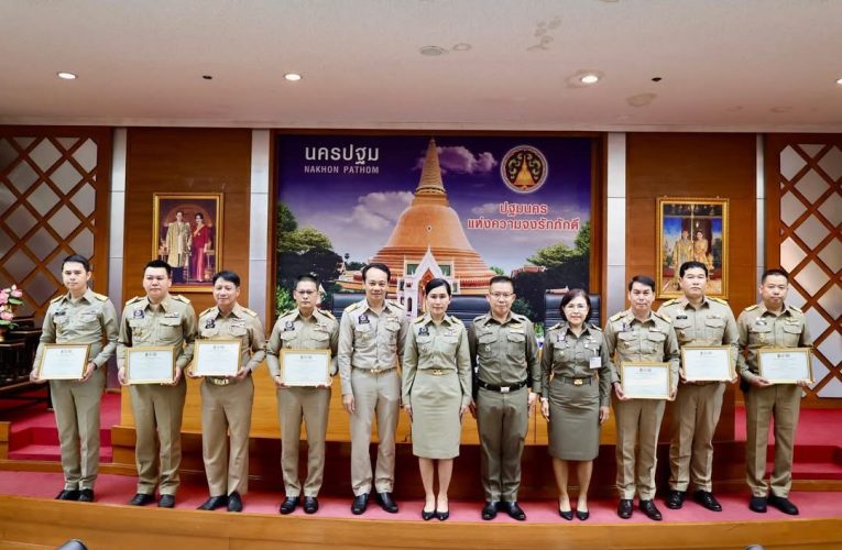 จ. นครปฐม มอบเกียรติบัตรยกย่องอำเภอคุณธรรม ระดับคุณธรรมต้นแบบ ประจำปี 2568