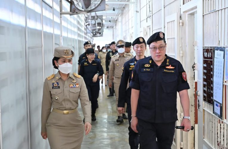 เรือนจำกลางนครปฐม บูรณาการหน่วยงานที่เกี่ยวข้อง ปล่อยแถวเข้าจู่โจมตรวจค้นภายในเรือนจำกรณีพิเศษ