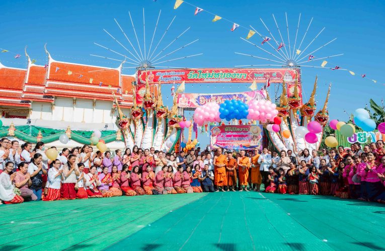 สุพรรณบุรี ส่องเลขเด็ดขันน้ำมนต์หลวงปู่สมบุญอายุ104ปีงานปิดทองฝังลูกนิมิตวัดใหม่หนองนา