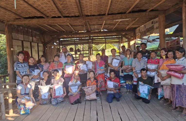 มอบผ้าห่มให้พี่น้องผู้หนีภัยสงคราม