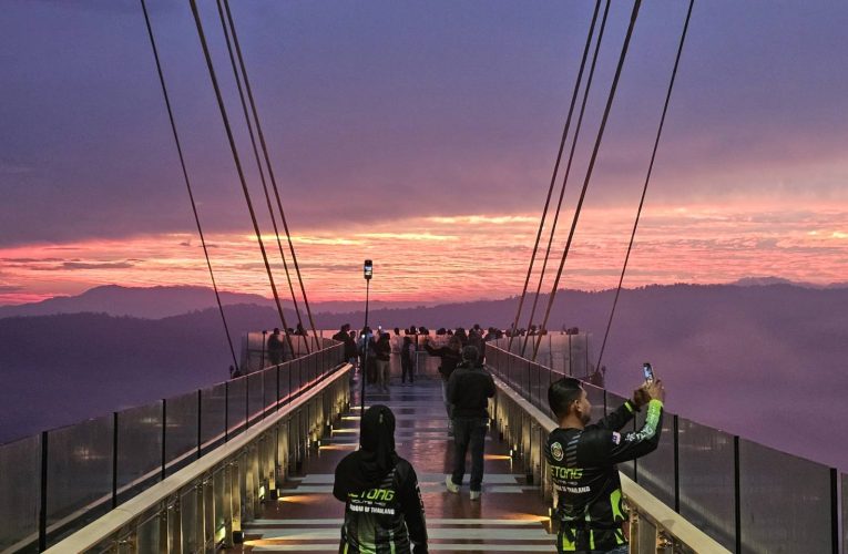 ยะลาป่านันทนาการทะเลหมอกอัยเยอร์เวงมอบของขวัญปีใหม่ยกเว้นค่าเข้าชมส่งเสริมความสัมพันธ์อันดีของครอบครัว