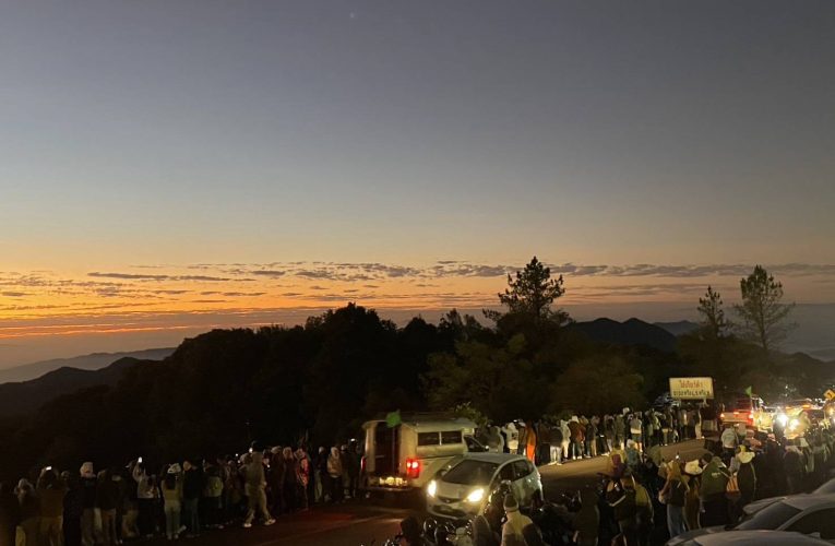 อากาศหนาวที่เชียงใหม่ อุณหภูมิ 5 องศา ยอดหญ้าติดลบ -1.5 องศา เกิดเหมยขาบ นักท่องเที่ยวทะลุหมื่นเข้ามาในเขตอุทยานแห่งชาติดอยอินทนนท์ ช่วงวันหยุด