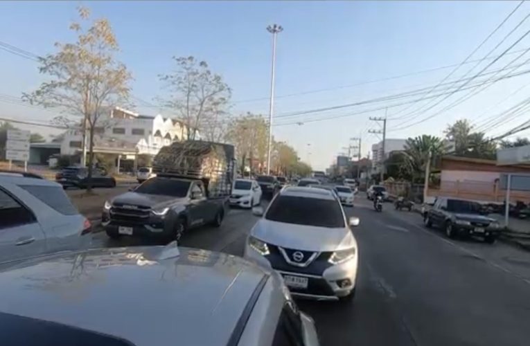 สภาพรถ บนถนนทางหลวงหมายเลข11 อ.วังทอง จ.พิษณุโลก – สี่แยกอินโดจีน