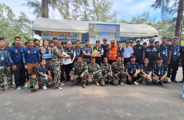 ผู้ว่าราชการจังหวัดกระบี่ ตรวจเยี่ยมให้กำลังใจเจ้าหน้าที่ประจำท่าเที่ยบเรือและจุดตรวจบริการประชาชนเพื่อสร้างความเชื่อมั่นด้านความปลอดภัยให้แก่นักท่องเที่ยวช่วงเทศกาลปีใหม่ 2569