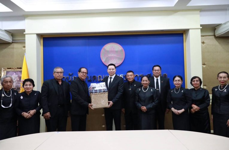 สกสค. เปิดบ้านต้อนรับเข้าคณะครูเกษียณจากชุมพร ศึกษาดูงานยกระดับสวัสดิภาพและคุณภาพชีวิต พร้อมเยี่ยมชมโรงพยาบาลครู