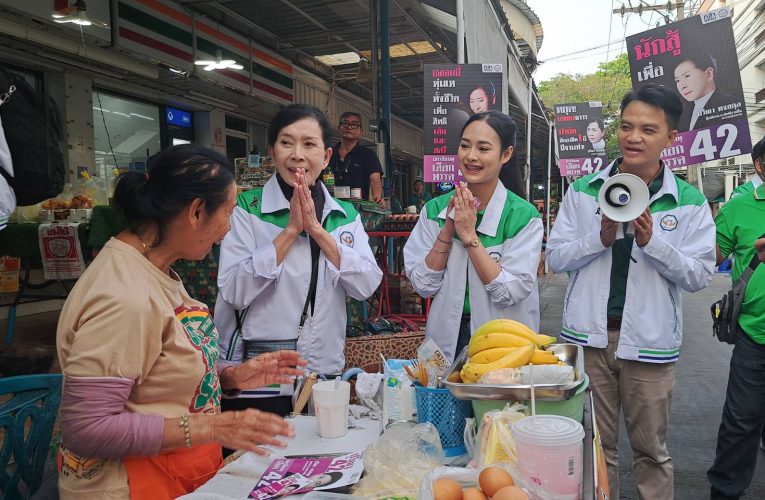 “ปวีณา” นำทีมผู้สมัคร สส.กทม. พรรคกล้าธรรม ลงพื้นที่ “มัสยิดดารุ้ลอะมาน” ย่านราชเทวี เยี่ยมชมศูนย์เด็กเล็กโรงเรียนสอนศาสนาอิสลาม ชูนโยบายพรรคกล้าธรรมแก้ปัญหาสังคม สร้างศูนย์เด็กเล็ก สร้างอาชีพ พัฒนาชุมชนให้เข้มแข็งยั่งยืน