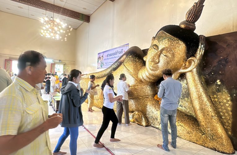 ชาวระยอง ตระเวนทำบุญกราบไหว้สิ่งศักดิ์สิทธิ์คู่บ้านคู่เมือง เสริมสิริมงคลวันปีใหม่ 2569