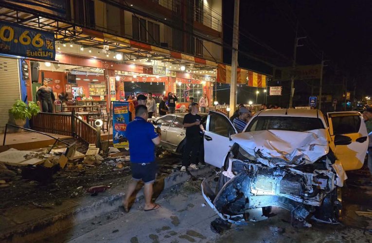 มุกดาหาร อุบัติเหตุแรกของปี69 รถยนต์ชนกัน 5 คัน จยย 2 คันเสียหายทั้งหมดมีผู้บาดเจ็บ 1 ราย