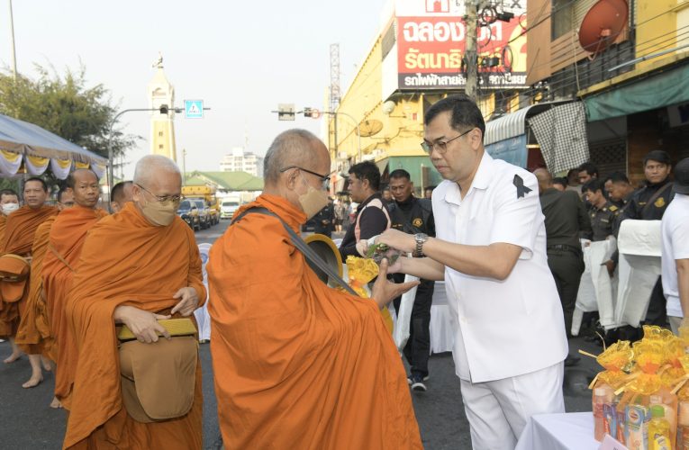 นนทบุรี-ทำบุญตักบาตรต้อนรับวันขึ้นปีใหม่ พ.ศ. 2569