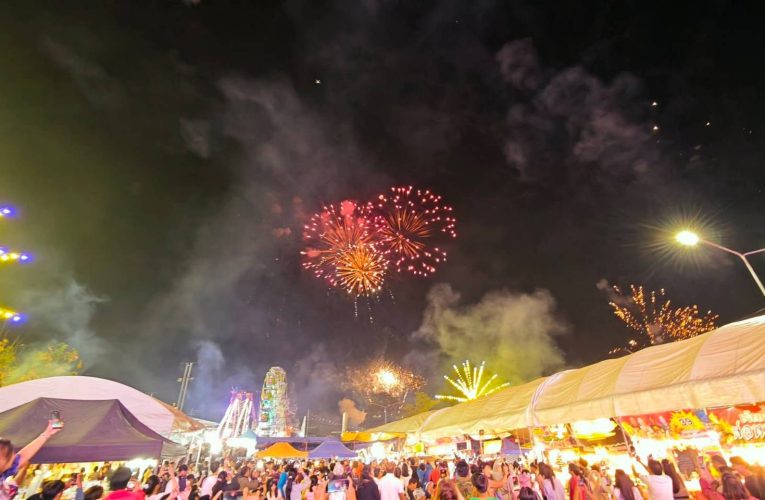 ราชบุรี – พิธีเปิดงาน แสงแห่งปีใหม่ หัวใจแห่งความสุข โครงการส่งเสริมอาชีพและสืบสานวัฒนธรรมท้องถิ่น อ,บ้านโป่ง จ,ราชบุรี