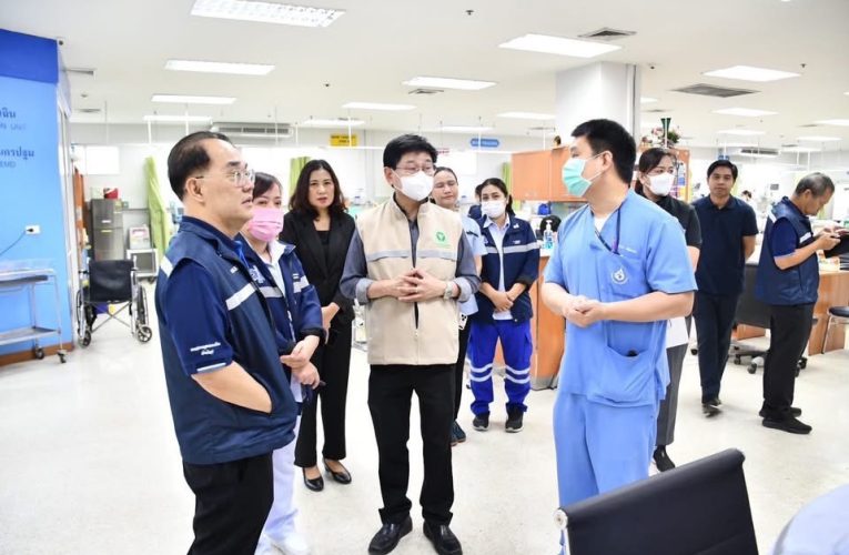 ผู้บริหารสาธารณสุข ตรวจเยี่ยมความพร้อมด้านการแพทย์ในช่วงเทศกาลปีใหม่