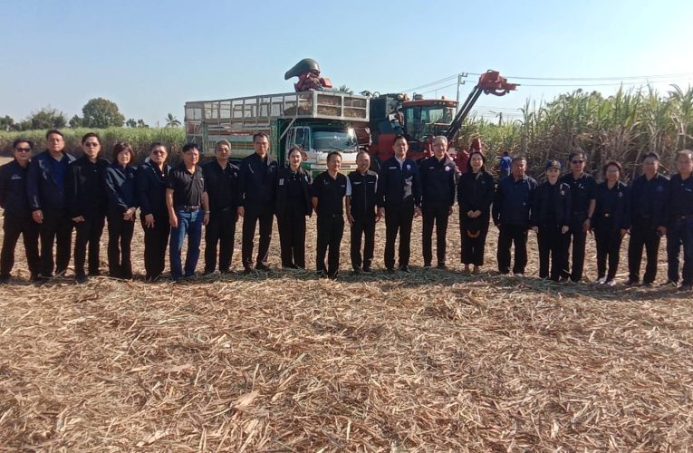 กาญจนบุรี รมต.อุตสาหกรรม ลงพื้นที่ขับเคลื่อนอุตสาหกรรมอ้อยและน้ำตาลไทยไร้การเผาอ้อย ในพื้นที่จังหวัดกาญจนบุรี