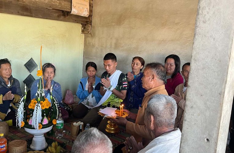 มุกดาหาร ชาวบ้านแห่รับขวัญ พลทหารเรืองศักดิ์ พร้อมโชว์ของดีประจำกาย