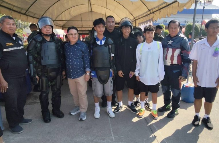 ปทุมธานี สุดยิ่งใหญ่เทศบาลตําบาลบ้านใหม่จัดงานวันเด็กฮือฮานายกแปลงกายเป็นกัปตันอเมริกาต้อนรับเด็กๆ