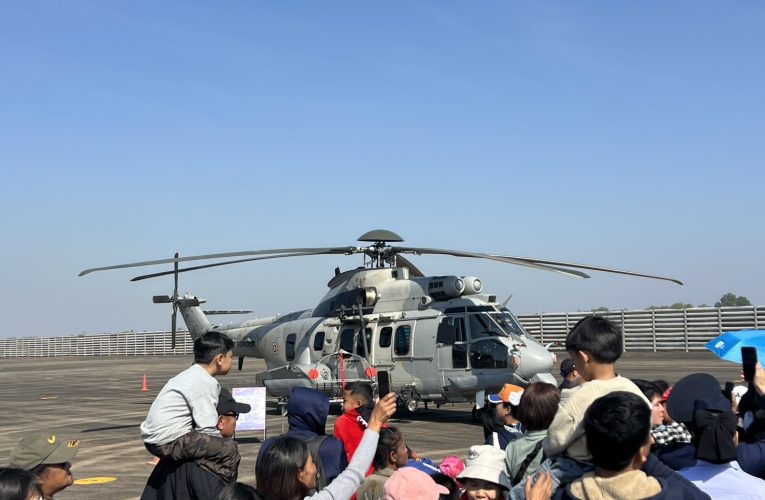 กองบิน 23 อุดรแทบแตกเด็ก ๆ แห่ชื่นชมขวัญใจ ภาครัฐ-เอกชนร่วมจัดให้ที่ศาลากลาง