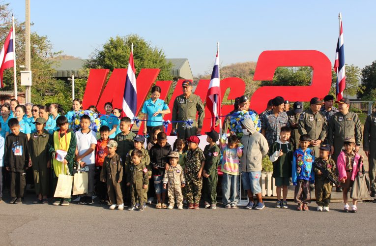 หน่วยทหารแสดงอากาศยาน อาวุธให้ชมอย่างใกล้ชิดในวันเด็ก