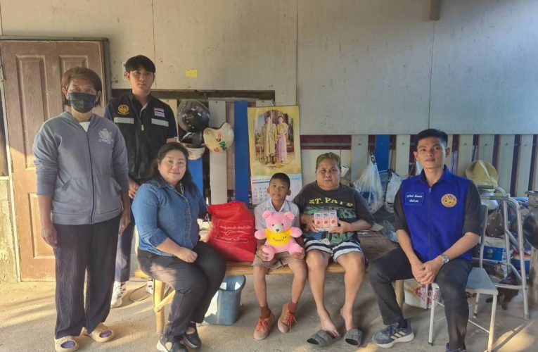 สิงห์บุรี / กิ่งกาชาดอำเภอค่ายบางระจัน ลงพื้นที่ส่งต่อความห่วงใย มอบของขวัญวันเด็ก เติมรอยยิ้มให้น้องนักเรียนในพื้นที่