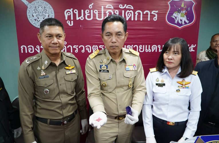 ตชด.245 รวบหนุ่มขอนแก่นขนยาบ้ากว่า 3 แสนเม็ด อีก คนหลบหนีไปได้