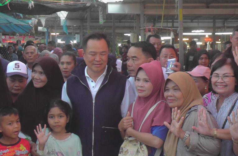 หัวหน้าพรรคภูมิใจไทยลงพื้นที่กระบี่เขต 3 เดินหาเสียงให้ลูกพรรคหน้าใหม่นายกิตติชัยเอ่งฉ้วนสู่พรรคกล้าธรรมและประชาชนได้รับการสนับสนุนล้นหลามรับปากได้ทั้งผู้สมัครและพรรคแน่นอน