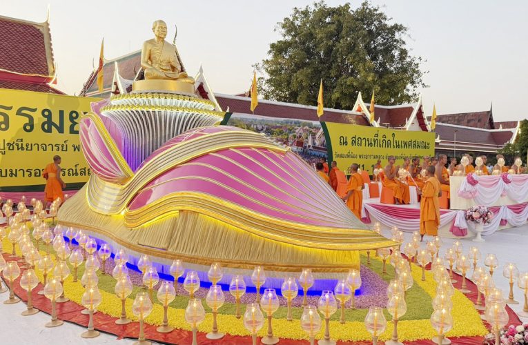 สุพรรณบุรี ธรรมยาตรา1,142รูปเจริญภาวนาอุทิศถวายเป็นพระราชกุศลแด่สมเด็จพระพันปีหลวง