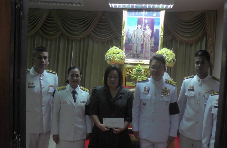 พระเจ้าอยู่หัวพระราชทานเงินช่วยเหลือผู้เสียชีวิตอุทกภัยพื้นที่จังหวัดสงขลาในพระบรมราชานุเคราะห์แก่ทาญาติผู้วายชนม์ต่างสำนึกในพระมหากรุณาธิคุณเป็นล้นพ้น