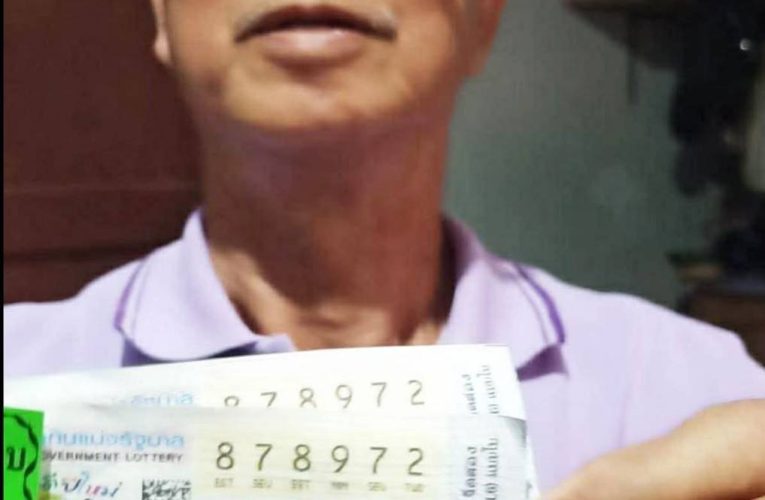 ลุงวัย 72 ปี ชาวบ้านโฮ่งดวงเฮง ซื้อสลากเลขอายุตนเอง ถูกรางวัลที่ 1 จำนวน 2 ใบ รับ 12 ล้านบาท ต้อนรับปีใหม่ 2569