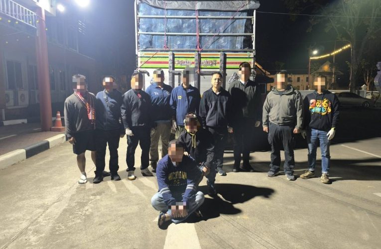 ตำรวจสืบสวนจังหวัดน่าน สกัดจับยาบ้า 10 ล้านเม็ด ซุกซ่อนรถบรรทุก 10 ล้อ อำพรางขิงสด