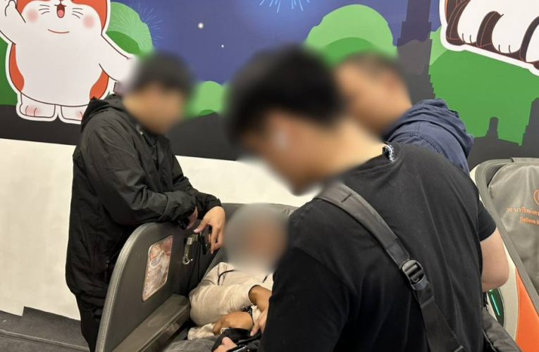 ไม่เข็ด! ตำรวจ PCT ภาค 5 รวบ “สองโจ๋คาเครื่องนวด” ลอบกดเงินให้แก๊งคอลเซนเตอร์ กลับมาทำซ้ำกลางห้างเชียงใหม่ หลังเคยถูกจับมาแล้ว