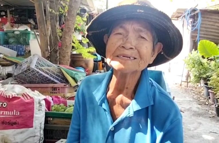 คุณยายวัน 86 แต่งกลอนว่าเขมรลงใน TikTok ยอดดูและและถูกใจจำนวนมาก