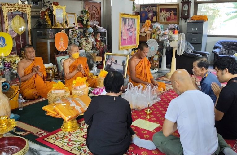 ปทุมธานี ศรัทธาพาเฮง! สองสาวแห่แก้บนไอ้ไข่วัดบึงบา พ่อปู่แม่ย่า หลังกวาดคนละครึ่งแสน