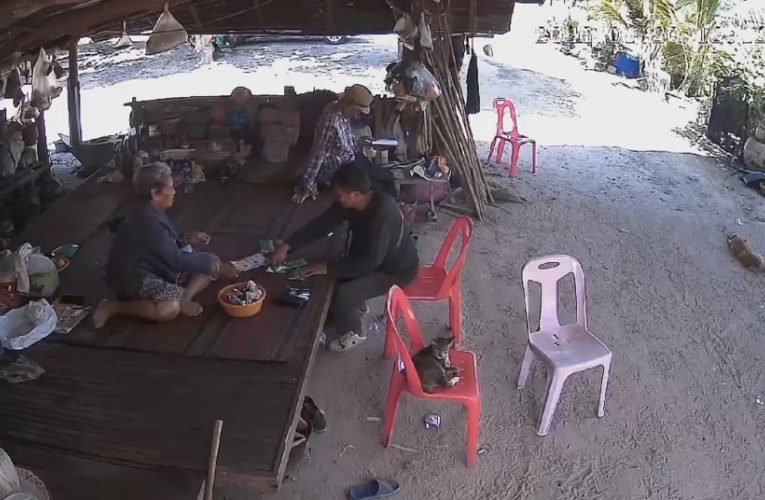 เปิดคลิปเตือนภัยแก๊งมิจาฯ หลอก 2 ผู้เฒ่าให้จับสลากชิงโชคหม้อหุงข้าวราคาหลักร้อย 2 ใบ แต่ให้จ่าย 2 พัน