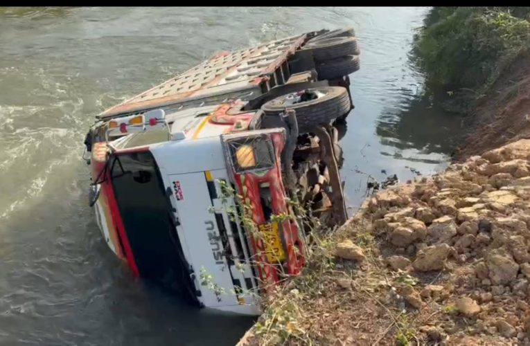 ตำรวจไล่ล่ารถบรรทุกขิงสดจากเหนือซุกยาบ้าเกือบ 5 ล้านเม็ด