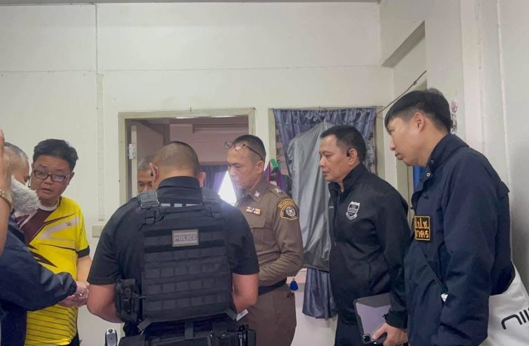 กรมการปกครอง สนธิกำลัง 5 หน่วยงาน เปิดปฏิบัติการตัดหมอกเชียงดาว จับกุมปลัดอำเภอและเจ้าหน้าที่รวม 6 ราย ทุจริตจากสวมสิทธิใบถิ่นที่อยู่ถาวรกลุ่มชาติพันธุ์และสัญชาติไทยให้คนจีน อย่างน้อย 9 ราย