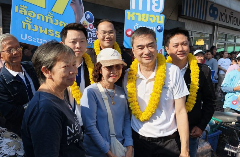 จันทบุรี/อภิสิทธิ์ หัวหน้าพรรคประชาธิปัตย์ลงพื้นที่จันทบุรี ประกาศ “ฟ้าใหม่ไล่ทุนเทา”ชู”เกษตรสีฟ้า”การเมืองสุจริต ทำเศรษฐกิจโต ชวนเกษตรกรใช้ปุ๋ยประชาธิปัตย์ สูตร 27-27-27