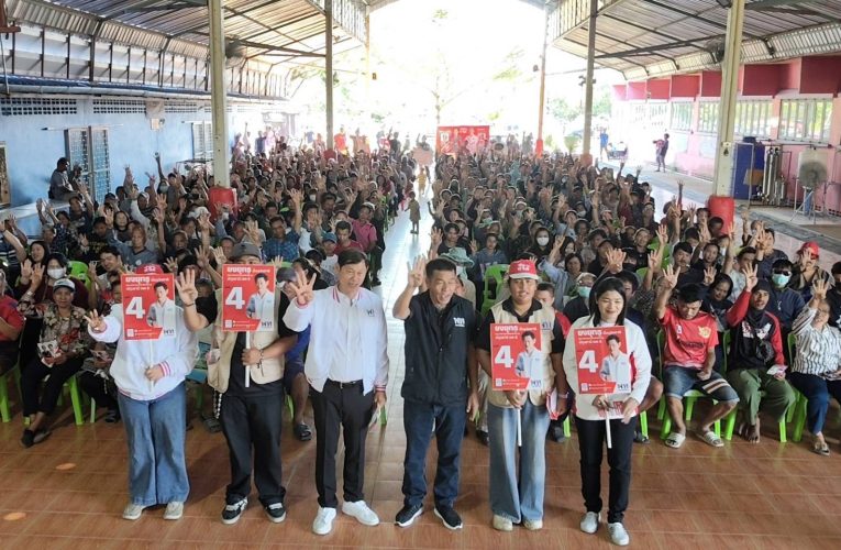 ปทุมธานี ผู้สมัคร สส.ปทุมพรรคเพื่อไทย เขต 8 เบอร์ 4 เร่งลงพื้นที่ปราศรัยย่อยคนนับพันให้ความสนใจ