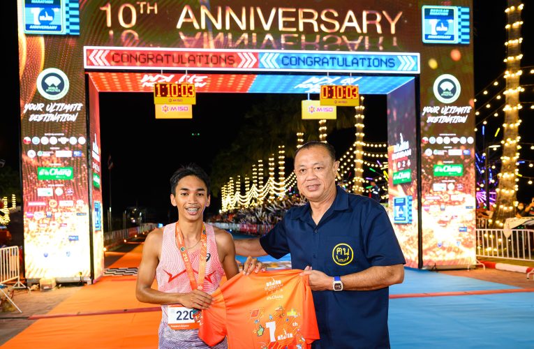 “บุรีรัมย์ มาราธอน 2026” ฉลองทศวรรษสุดยิ่งใหญ่ “สัญชัย” ผงาดคว้าแชมป์สมัยที่ 7 ครองถ้วยพระราชทานฯ ท่ามกลางคลื่นนักวิ่งเกือบ 4 หมื่นคน