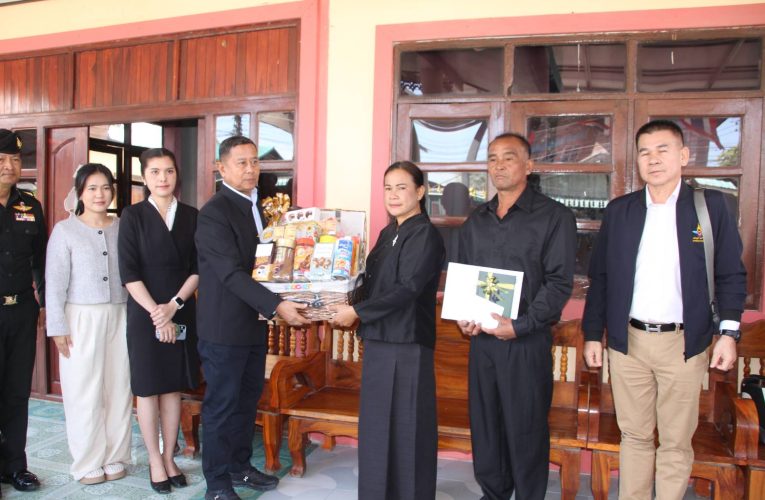 ร้อยเอ็ด-รมช.กลาโหม ลงพื้นที่ร้อยเอ็ด ให้กำลังใจครอบครัวทหารกล้า ผู้เสียสละปกป้องอธิปไตยชาติ
