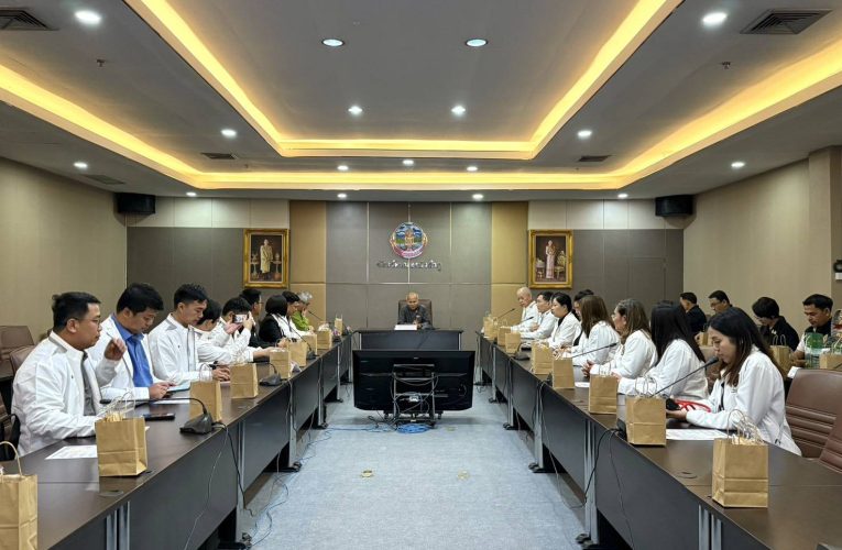 ผู้ว่าหนองบัวลำภู  เปิดศาลากลางถ่ายทอด “ศาสตร์พระราชา” บูรณาการ 5 หน่วยงานหลัก ขับเคลื่อนโมเดลเศรษฐกิจสร้างสรรค์