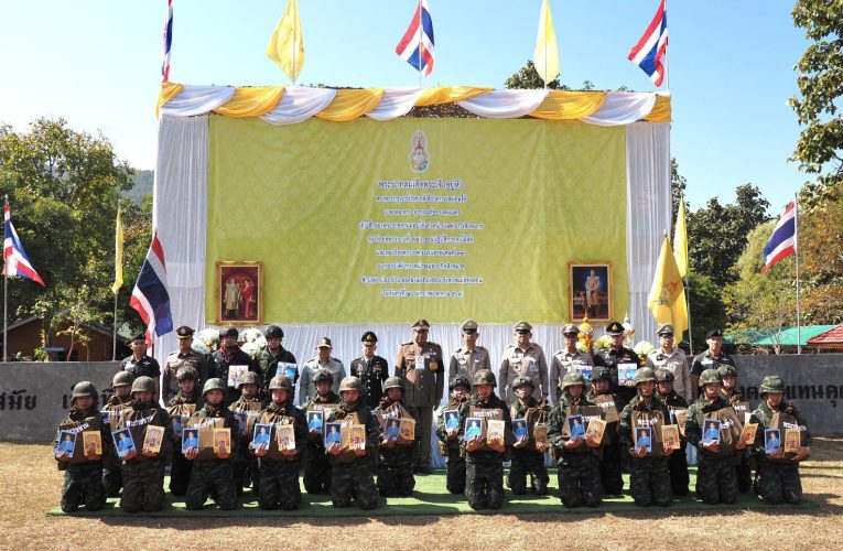 นายพลากร สุวรรณรัฐ องคมนตรี เดินทางมาปฏิบัติราชการเพื่อติดตามและขับเคลื่อนโครงการอันเนื่องมาจากพระราชดำริในพื้นที่อำเภอเมืองแม่ฮ่องสอน ณ หน่วยเฉพาะกิจสิงหนาท