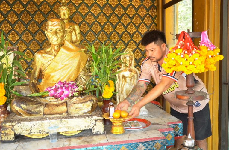 ข่าว ฮือฮาเซียนไก่ชนซุ้ม จ.เสมาทอง คว้าเดิมพัน 1,100,000 บาท