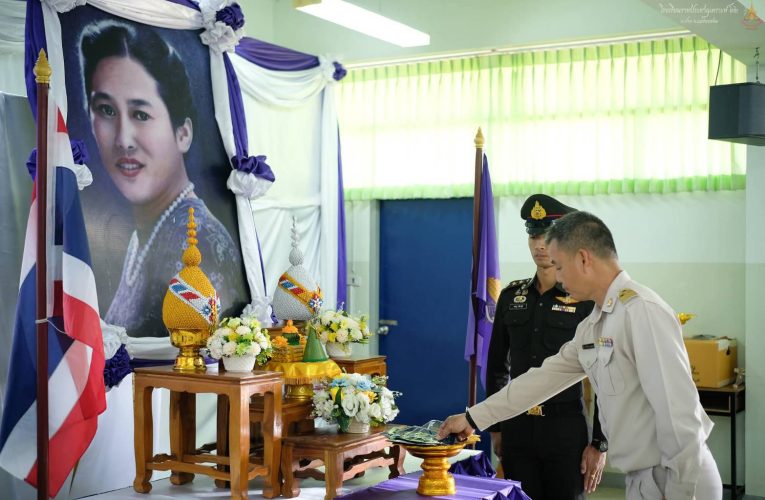 กรมสมเด็จพระเทพรัตนราชสุดาฯ สยามบรมราชกุมารี ได้ทรงพระกรุณาพระราชทานเมล็ดพันธุ์ผัก แก่ โรงเรียนราชประชานุเคราะห์ ๒๒ จังหวัดแม่ฮ่องสอน