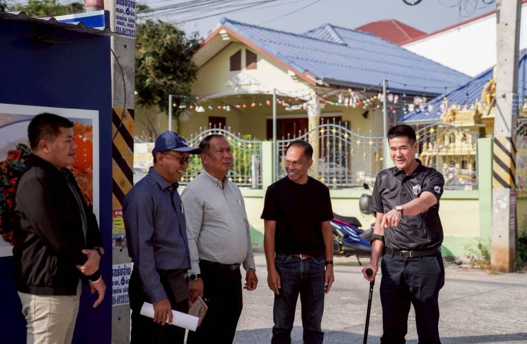 นายกเทศมนตรีนครหัวหินลงพื้นที่ติดตามความคืบหน้าโครงการก่อสร้างถนนคอนกรีตเสริมเหล็ก ซอยแม่เก็บ 6