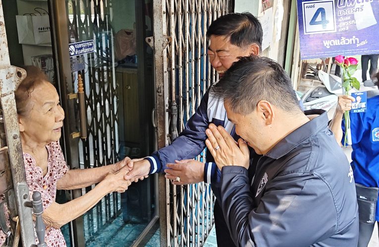 สุพรรณบุรี วราวุธควงนพดลอ้อนขอคะแนนชาวอู่ทองอู่ทองรับห่วงสุพรรณฯทั้ง5เขต