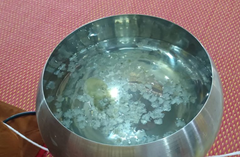 ชัยภูมิส่องขันน้ำมนต์และยอดผ้าป่าพระเกจิดังในพิธีทอดผ้าป่าสร้างโรงอาหารแก่เด็กนักเรียน