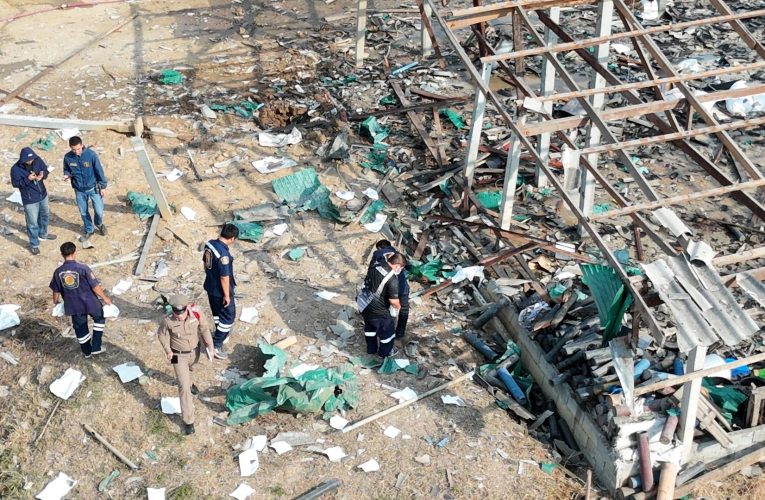 สุพรรณบุรี เกิดเหตุโรงงานประกอบพลุระเบิดเสียชีวิต1บาดเจ็บ3ราย