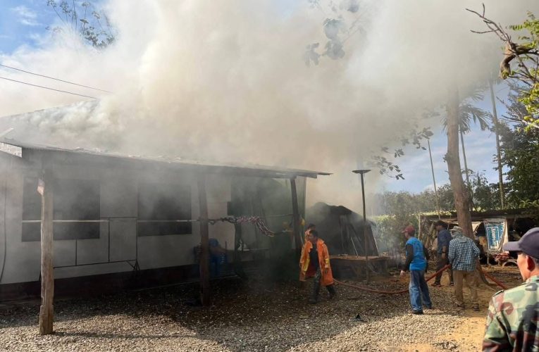 คนน่านไม่ทิ้งกัน บ้านวอดทั้งหลังในพริบตา วอนน้ำใจช่วยแม่หลวงแก้วเริ่มต้นชีวิตใหม่เพลิงไฟที่ลุกไหม้ในบ่ายวันหนึ่ง ได้พรากทุกอย่างของครอบครัวเล็ก ๆ ไปในพริบตา