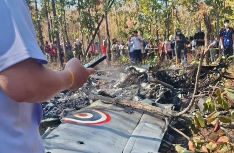 ด่วน เครื่องบิน ทอ.ตก ดับ 2 ศพ พื้นที่จอมทอง